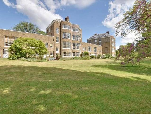 Flat for sale in London Borough of Lewisham, Blackheath