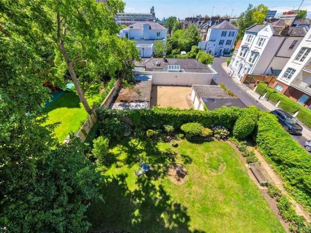 Flat for sale in St. John's Wood, Greater London