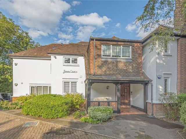 Flat for sale in Northwood, London Borough of Hillingdon