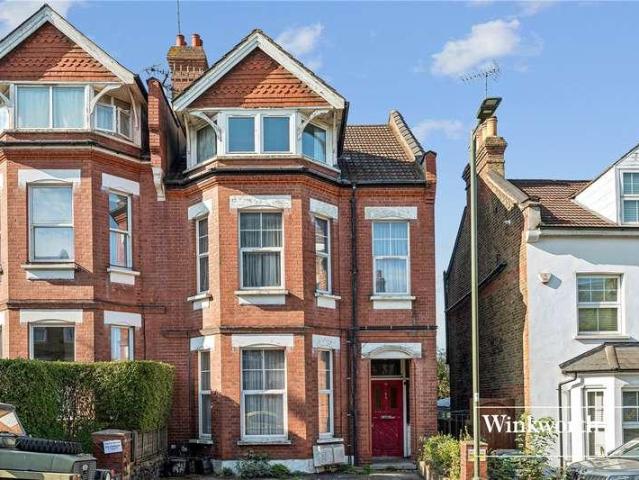 Flat for sale in West Finchley, Greater London