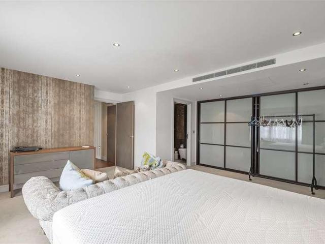 Flat for sale in Greater London