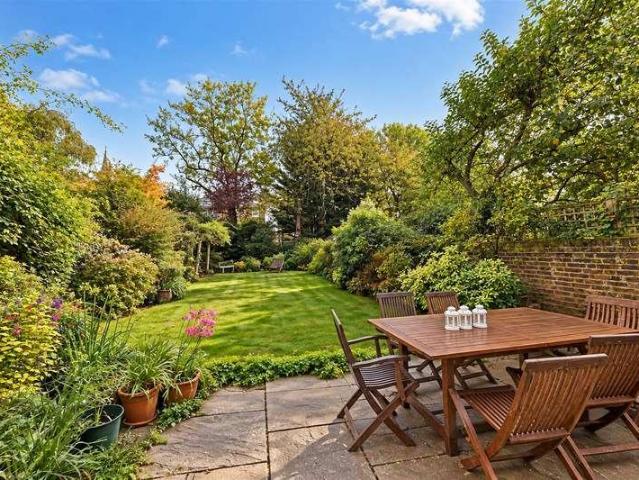 Flat for sale in Primrose Hill, Greater London