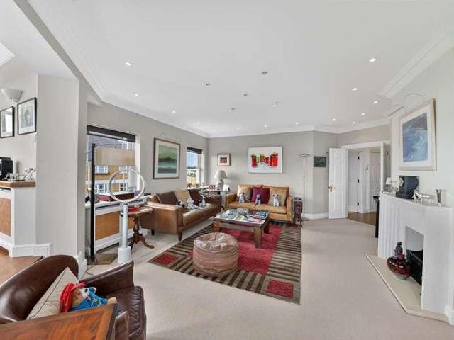 Flat for sale in Greater London