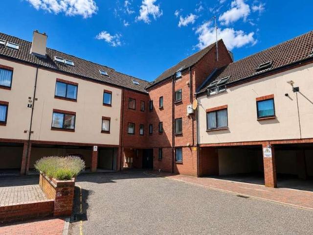 Flat for sale in Heigham Grove, East Bank