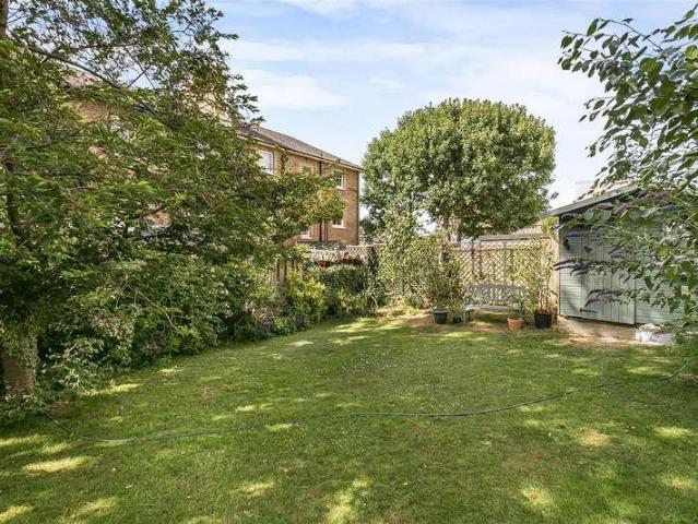Flat for sale in Norbiton, Greater London