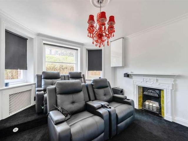 Flat for sale in West Hampstead, Greater London