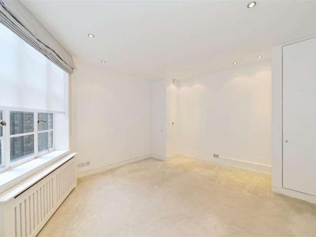 Flat for sale in City of Westminster, Greater London