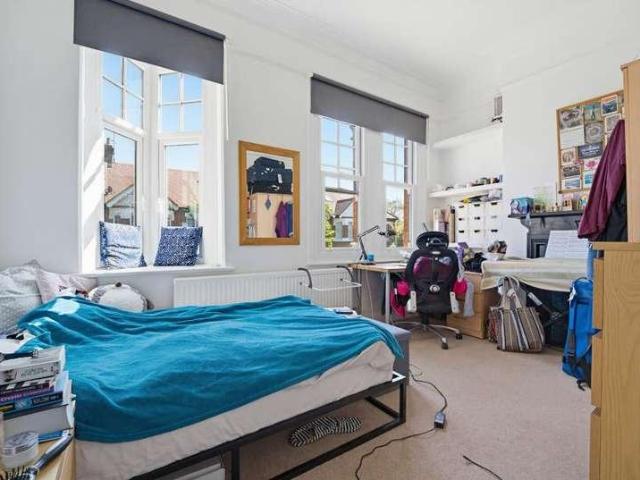 Flat for sale in London Borough of Ealing, Greater London