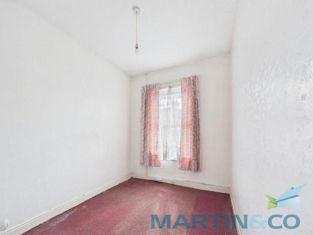 Flat for sale in Allerton, Calderstones