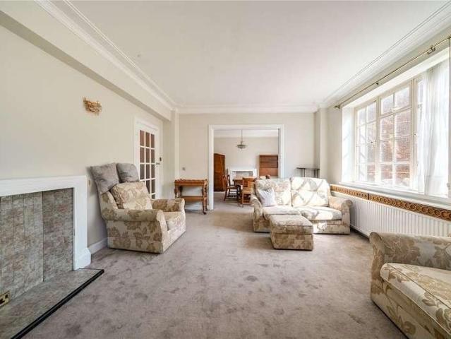 Flat for sale in St. John's Wood, Greater London