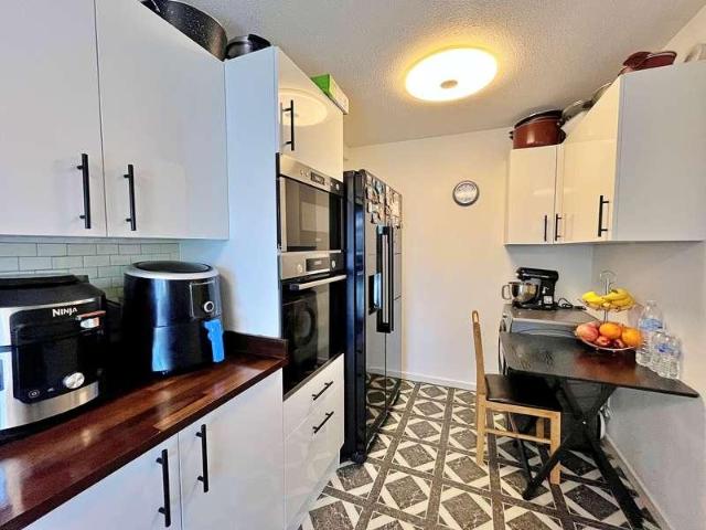 Flat for sale in London Borough of Ealing, Greenford