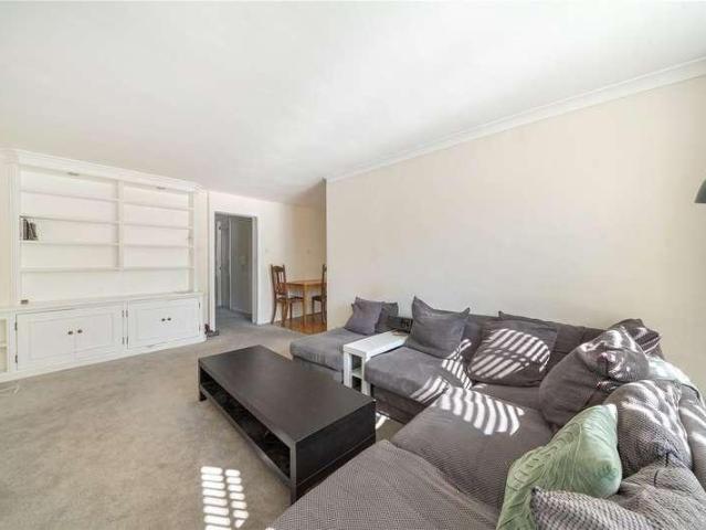 Flat for sale in Battersea, Greater London