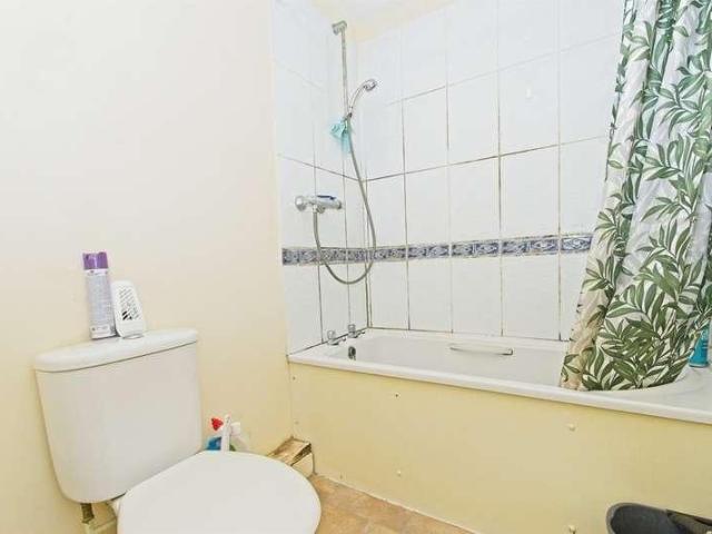 Flat for sale in Newport, Victoria