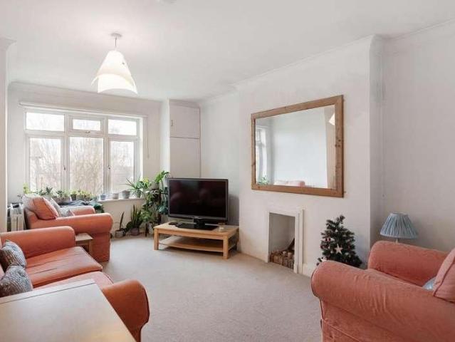 Flat for sale in North Sheen, Greater London