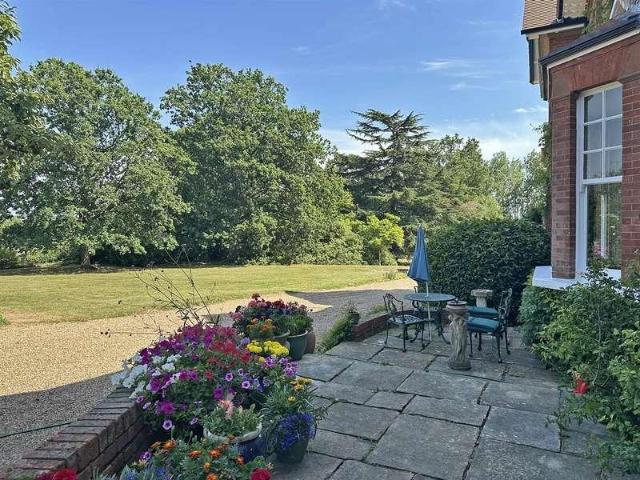 Flat for sale in Red Hill, Surrey