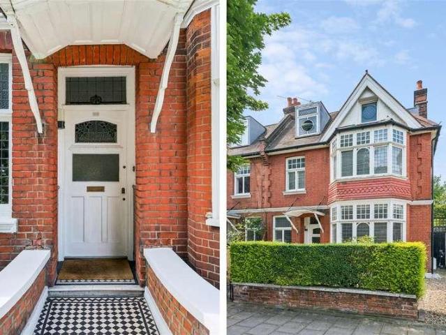 Flat for sale in Greater London