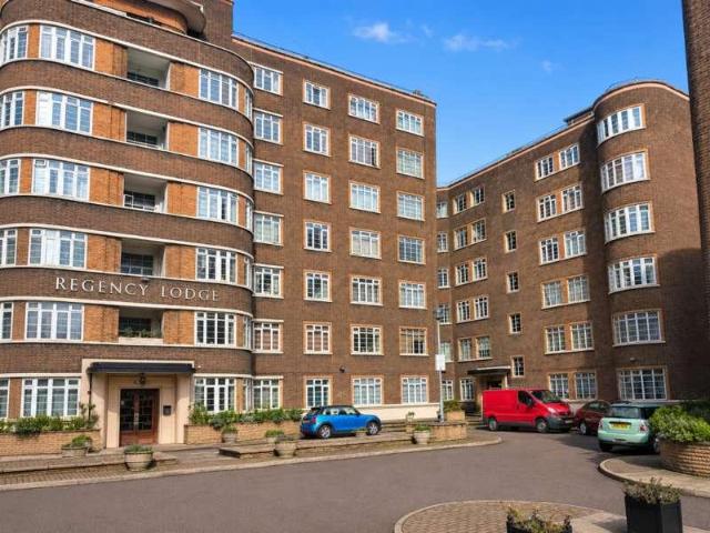 Flat for sale in Belsize Park, Greater London