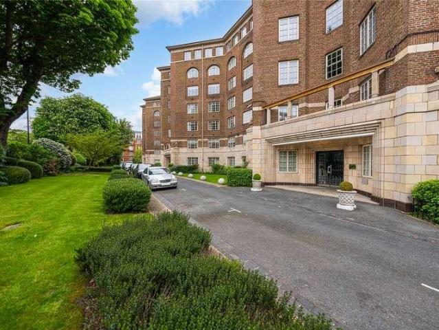 Flat for sale in St. John's Wood, Greater London