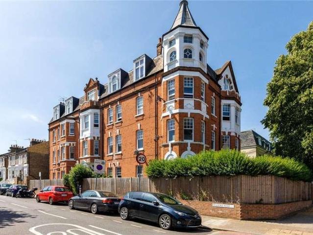 Flat for sale in Wandsworth, Greater London