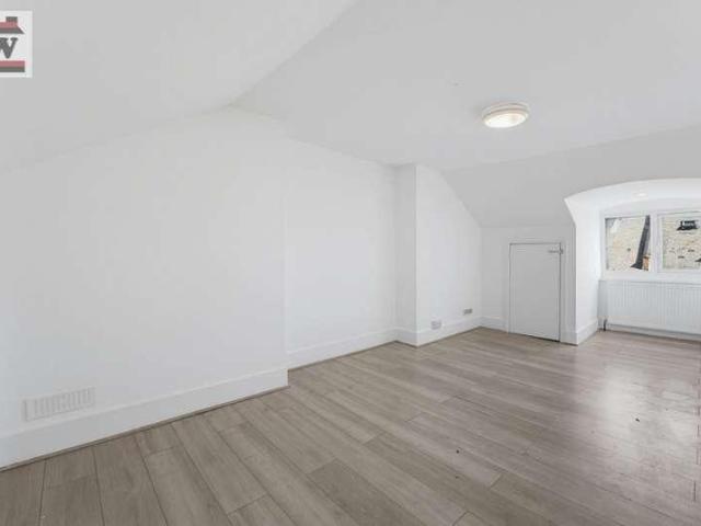 Flat for sale in London Borough of Hounslow, Greater London