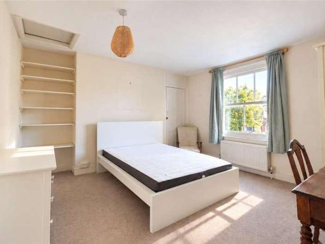 Flat for sale in London Borough of Southwark, Greater London