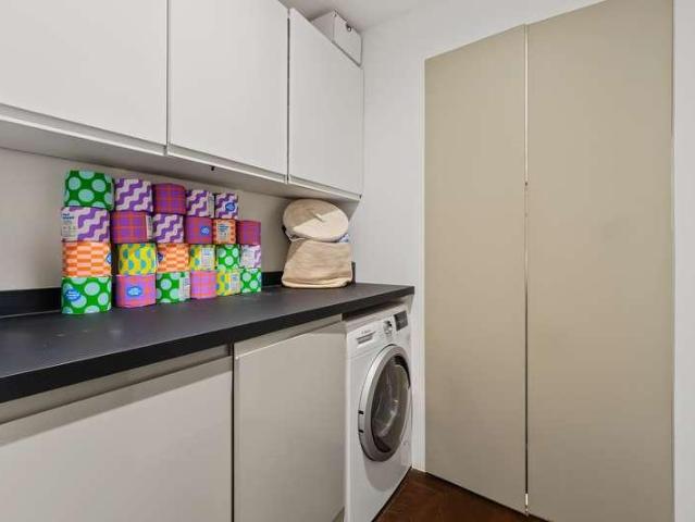 Flat for sale in Brownswood Park, Stoke Newington
