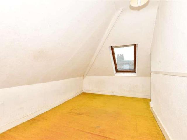 Flat for sale in Folkestone, Lynwood