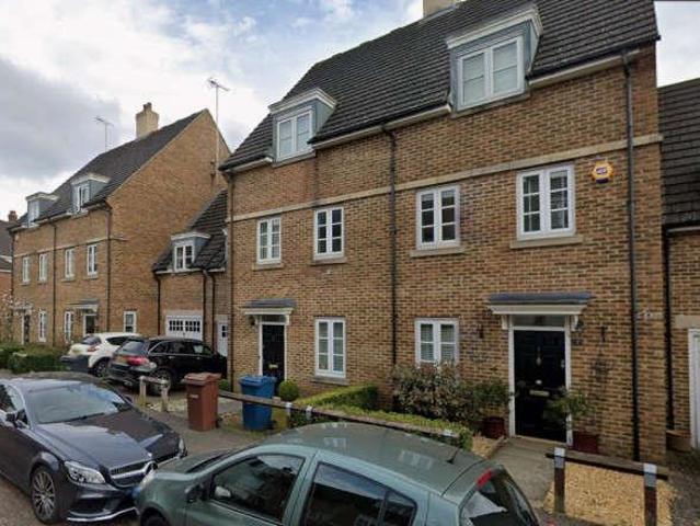 Flat for sale in Little Stanmore, Greater London