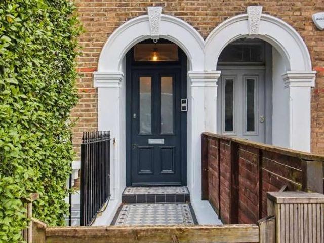 Flat for sale in West Hampstead, Greater London