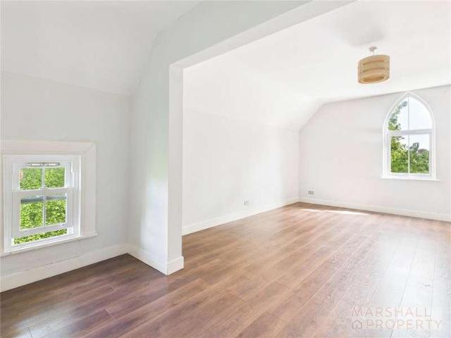 Flat for sale in Calderstones