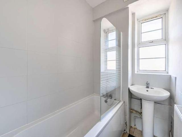 Flat for sale in London Borough of Lewisham, Greater London
