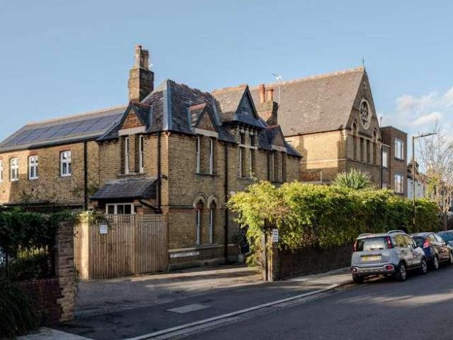 Flat for sale in East Dulwich, Greater London