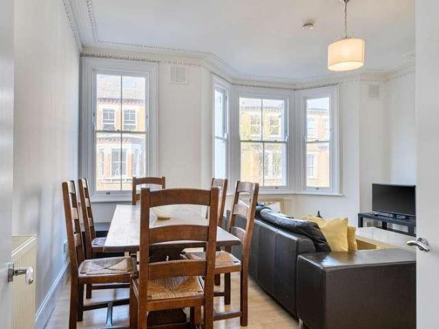 Flat for sale in Vauxhall, Greater London