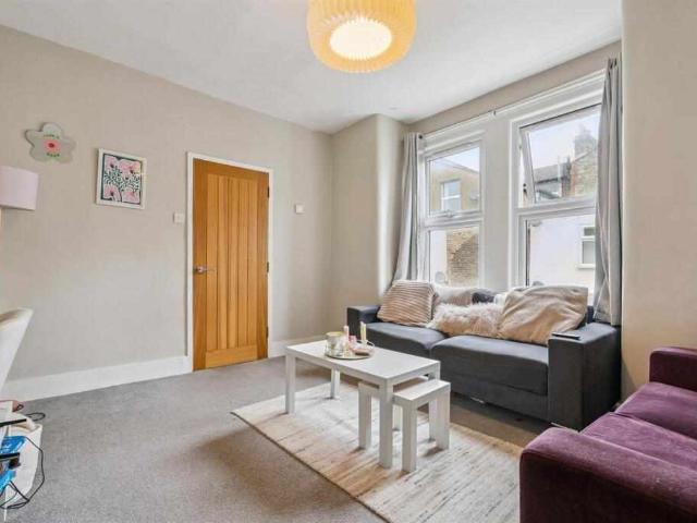 Flat for sale in London, Isle Of Man