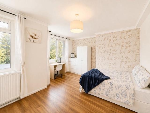 Apartment for rent in Stepney, Greater London