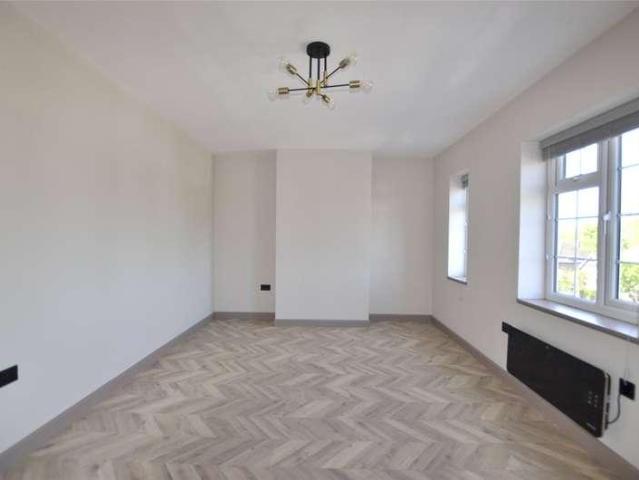 Apartment for rent in Hook, Greater London