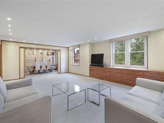 House for rent in Belgravia, Greater London