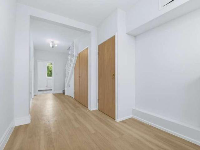 Apartment for rent in London Borough of Ealing, Perivale