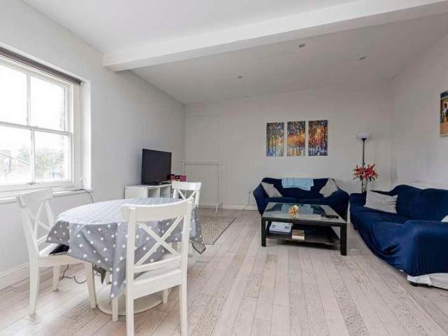 Apartment for rent in Oval, Greater London