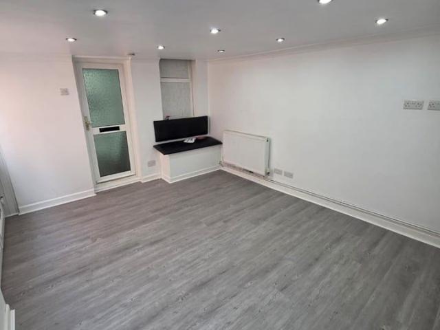 Apartment for rent in Gants Hill, Greater London