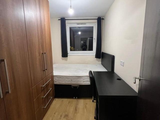 House for rent in Bromley-by-Bow, Bow