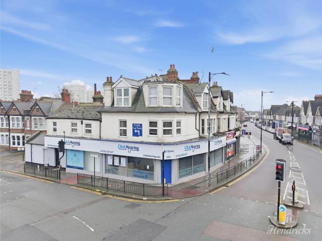 Flat for sale in Alton Barnes, Essex