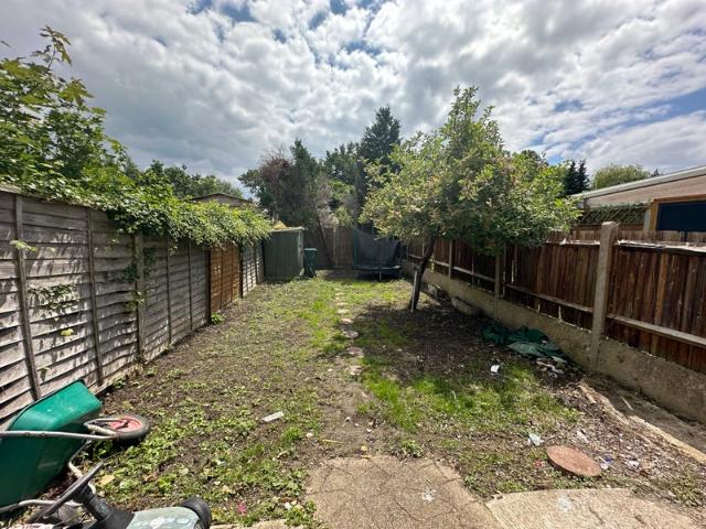 Apartment for rent in London Borough of Ealing, Greenford