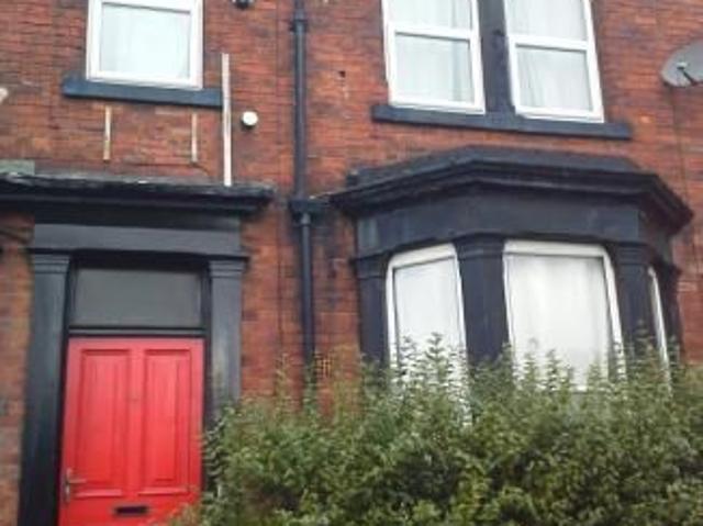 Room for rent in Hyde Park, West Yorkshire