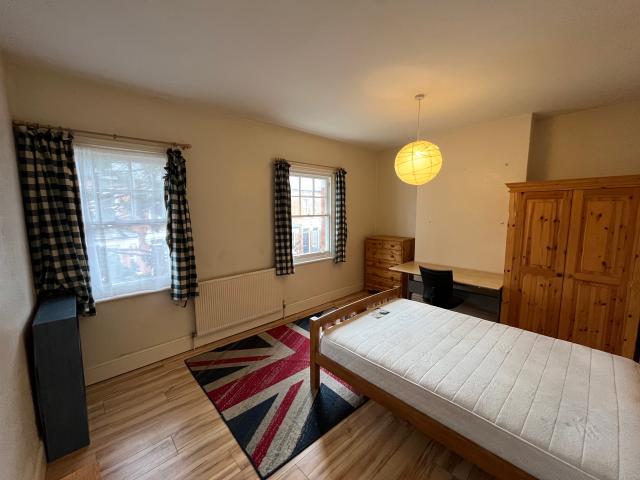 Room for rent in St John's, Worcestershire