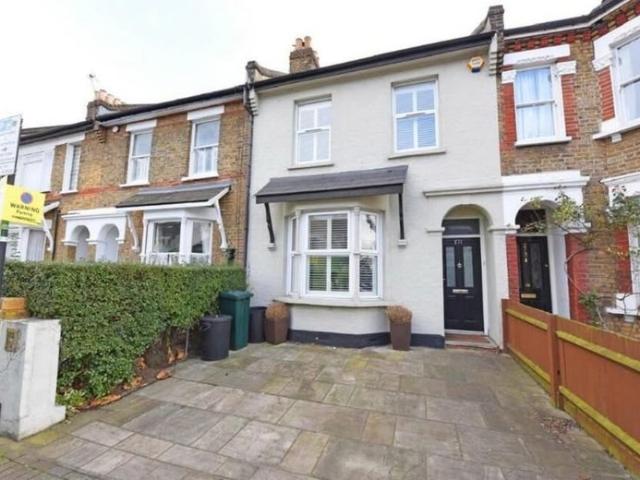 House for rent in Earlsfield, Greater London