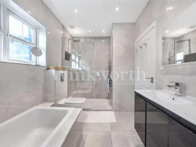 House for sale in Golders Green, Greater London