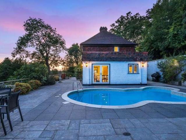 House for sale in Greater London