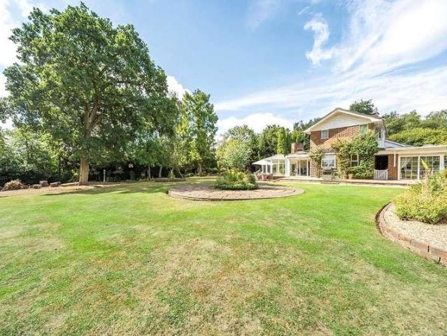 House for sale in West Finchley, Greater London