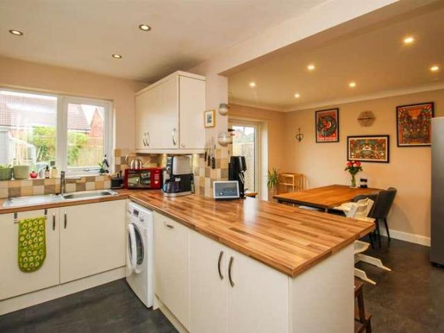 House for sale in Wrenthorpe, West Yorkshire